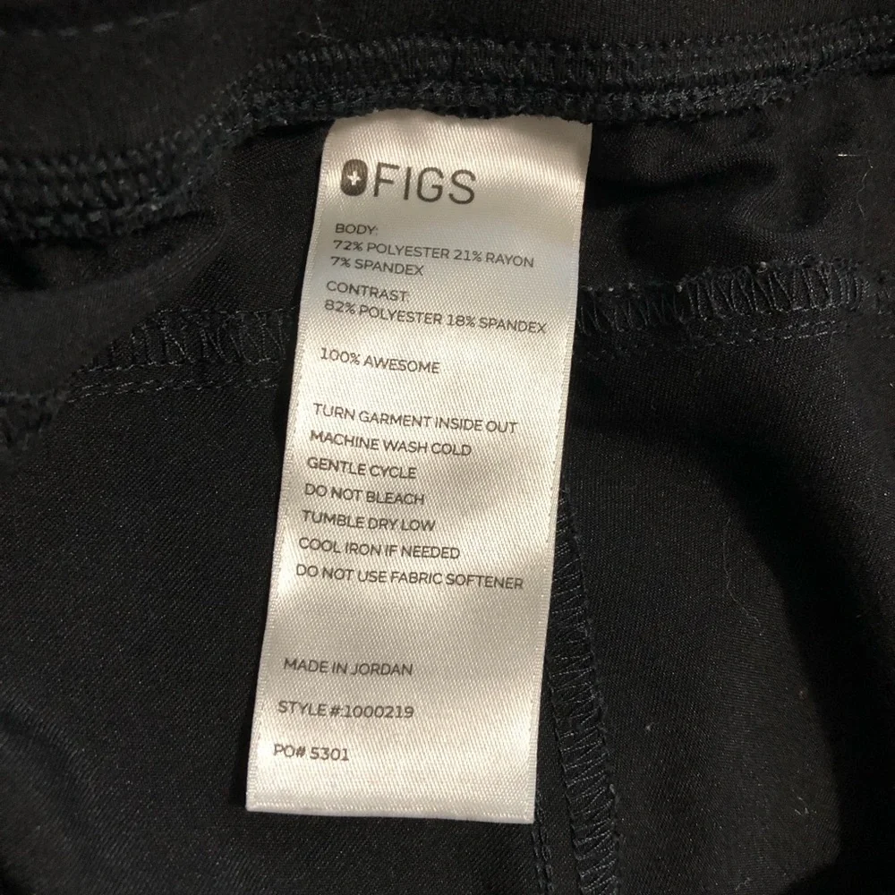 FIGS Kade Cargo Scrub Pants in Black - Picture 5 of 6